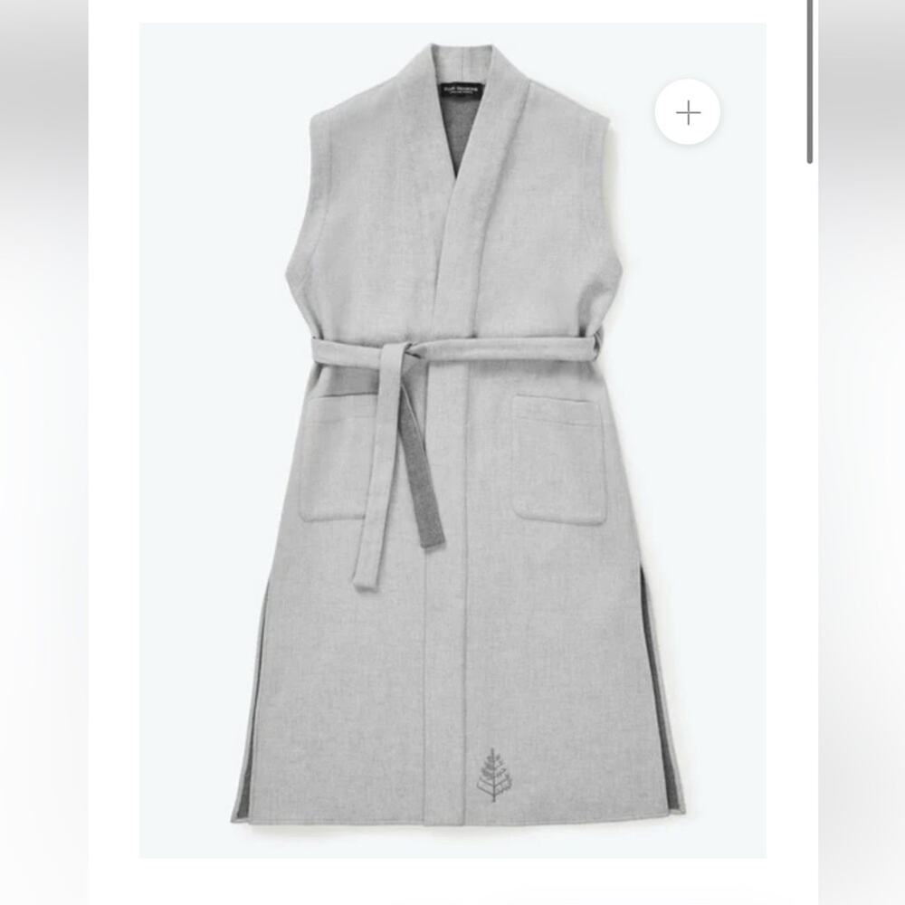 NWOT $600 Four Seasons Wool Resort Robe - Picture 4 of 8